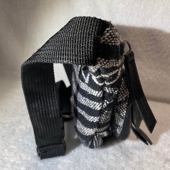 Forever 21 Black and White Belt Bag Fanny Pack - Picture 8 of 16